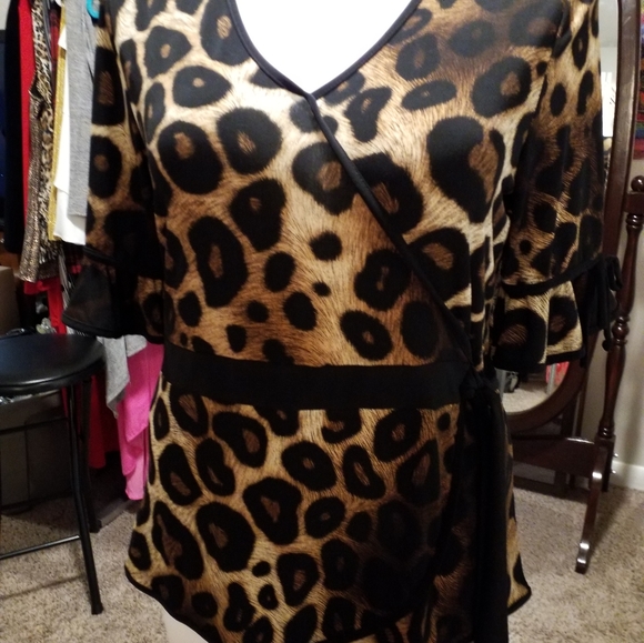 Leopard print top that ties on the side. - Picture 1 of 8